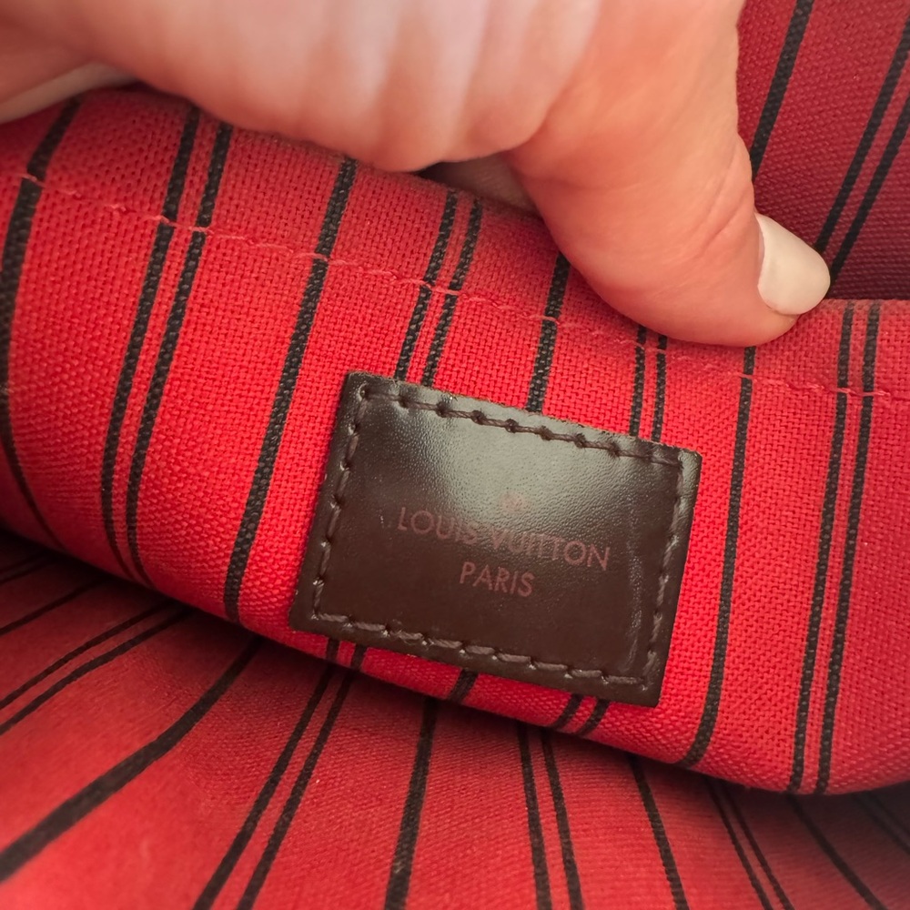 Louis Vuitton Damier Ebene Neverfull Pouch - Picture 4 of 7